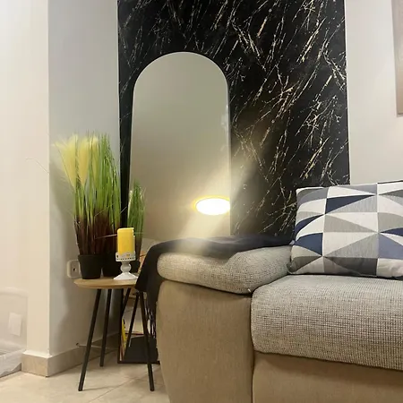 3 Barat Apartament Kehidakustány